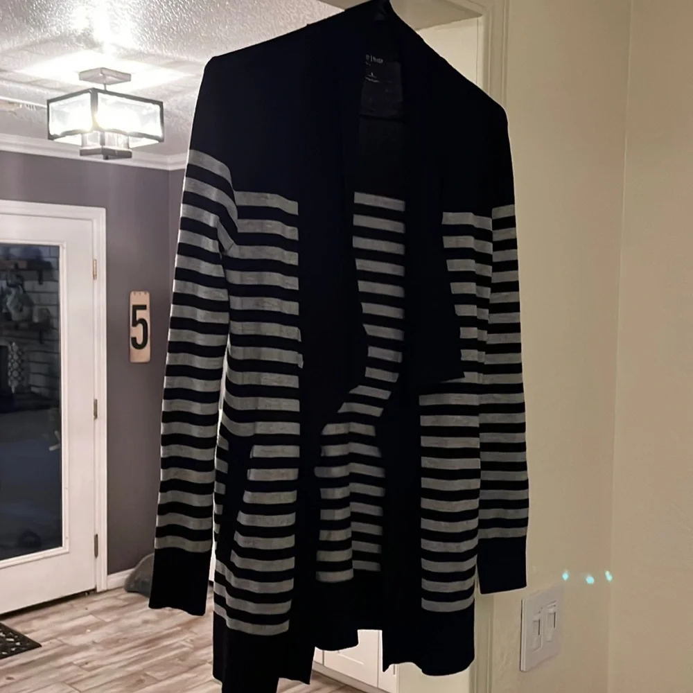 White House/Black Market Sweater in Black and Gray - Picture 5 of 6